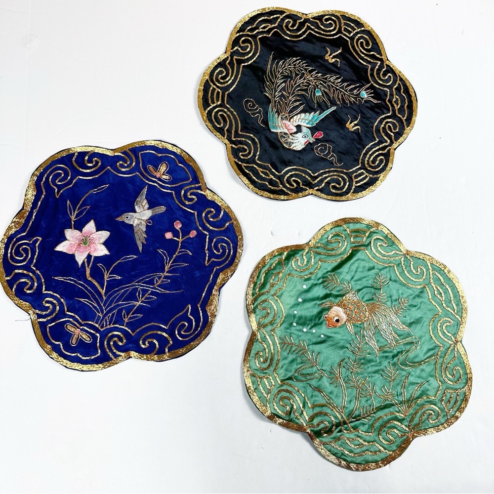 Vintage Chinese Golden Cloud Embroidered Silk Panel Doily Wall Decor Fish